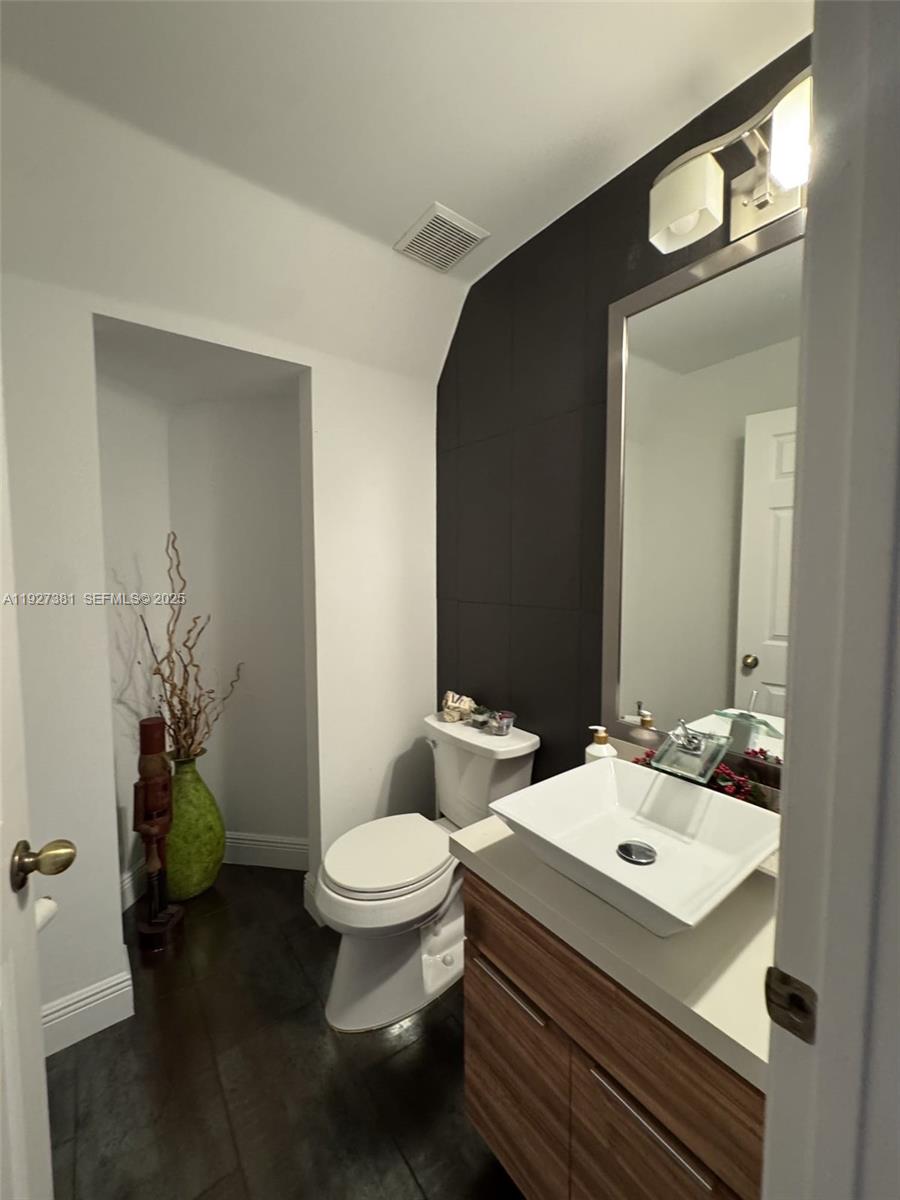 THE RESERVE AT DORAL - Residential Lease