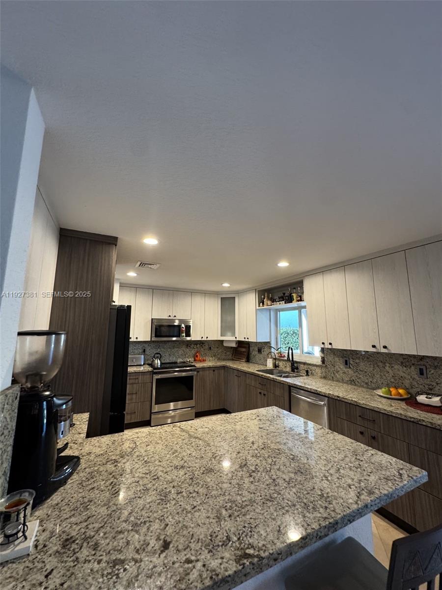 THE RESERVE AT DORAL - Residential Lease