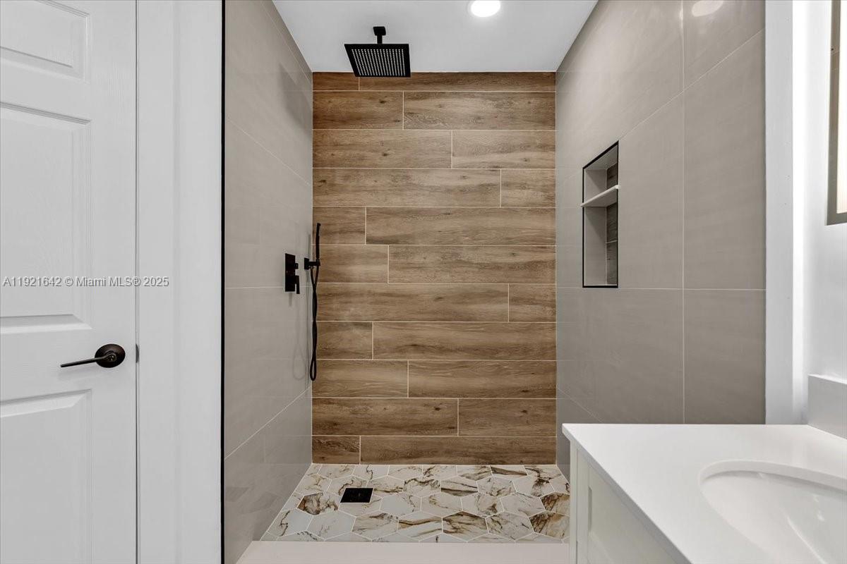 LAGO MAR WEST - Residential