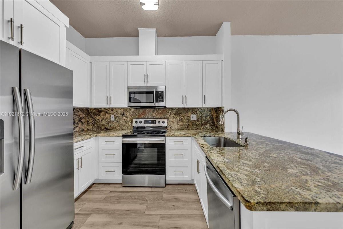 LAGO MAR WEST - Residential