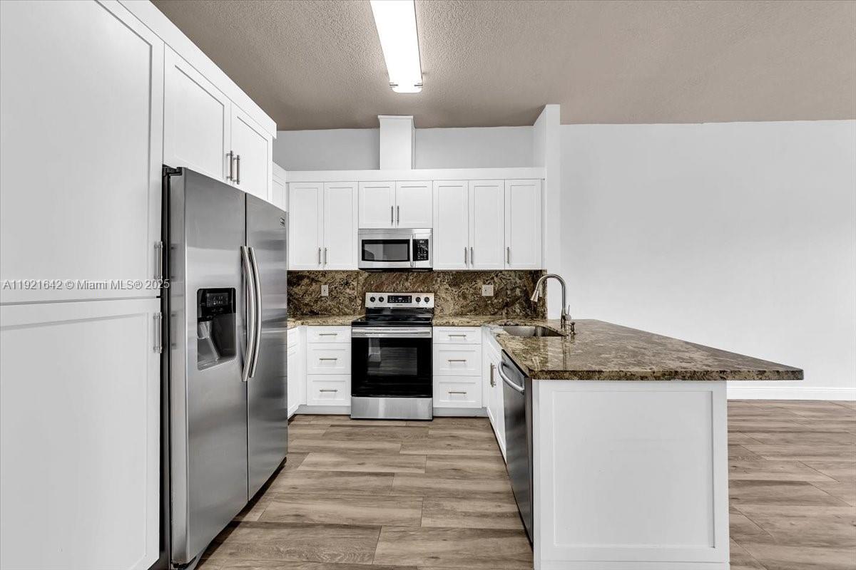 LAGO MAR WEST - Residential