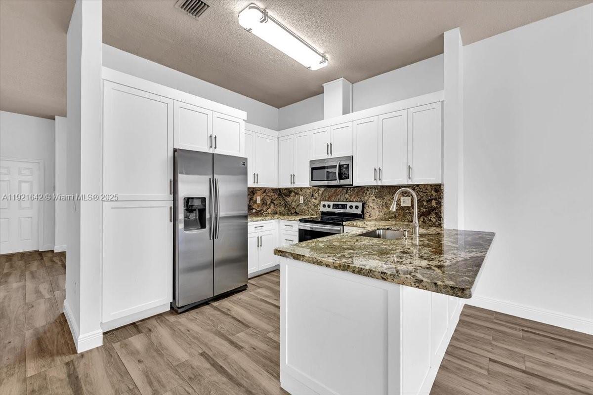 LAGO MAR WEST - Residential