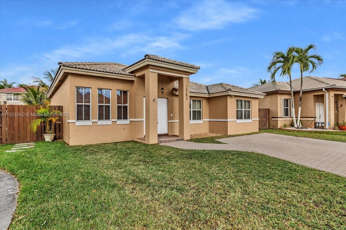 LAGO MAR WEST - Residential