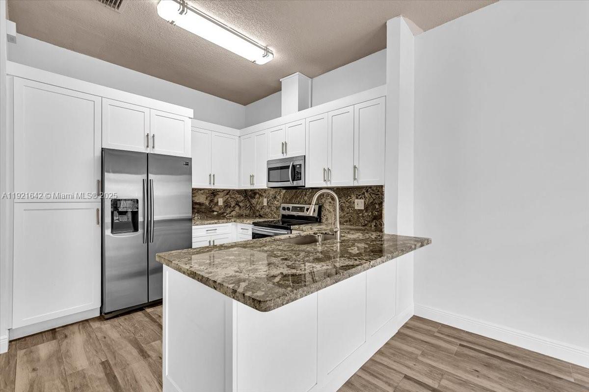 LAGO MAR WEST - Residential