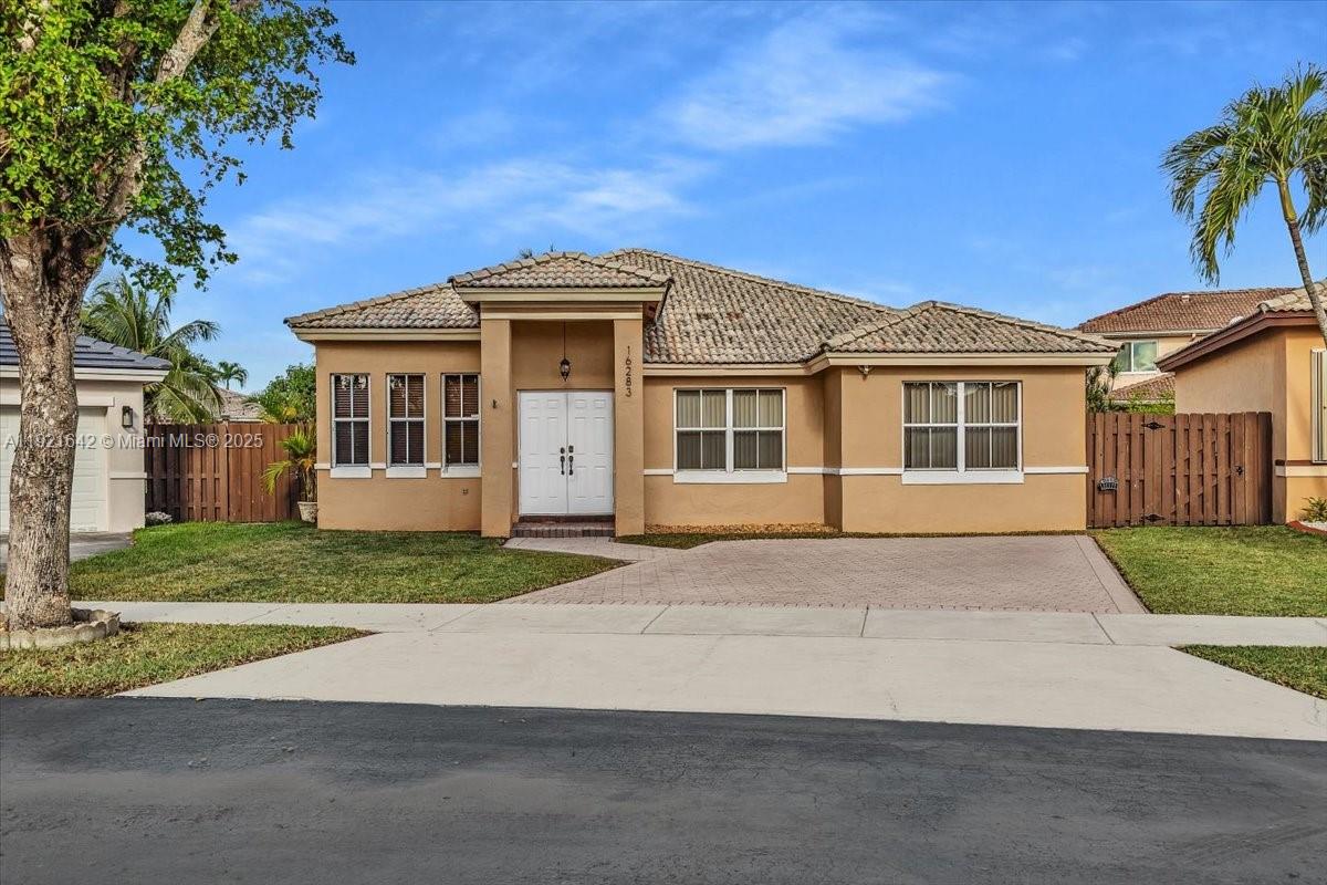 LAGO MAR WEST - Residential