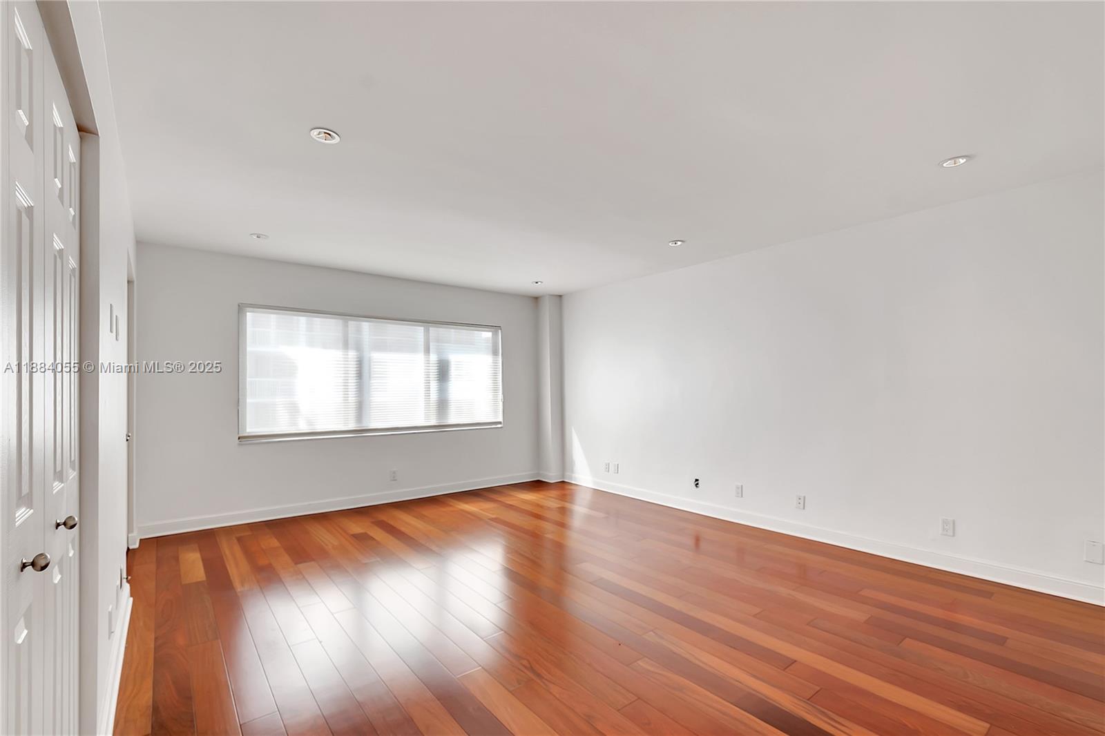 GALERIA CONDO - Residential Lease