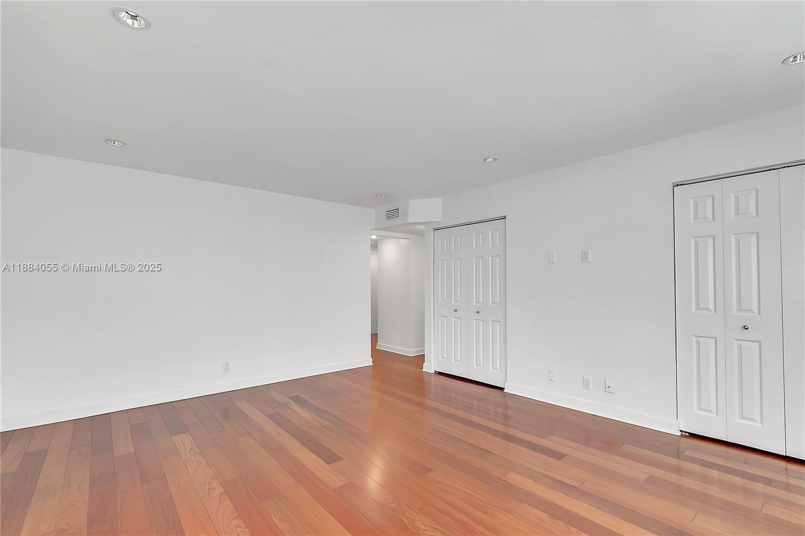 GALERIA CONDO - Residential Lease