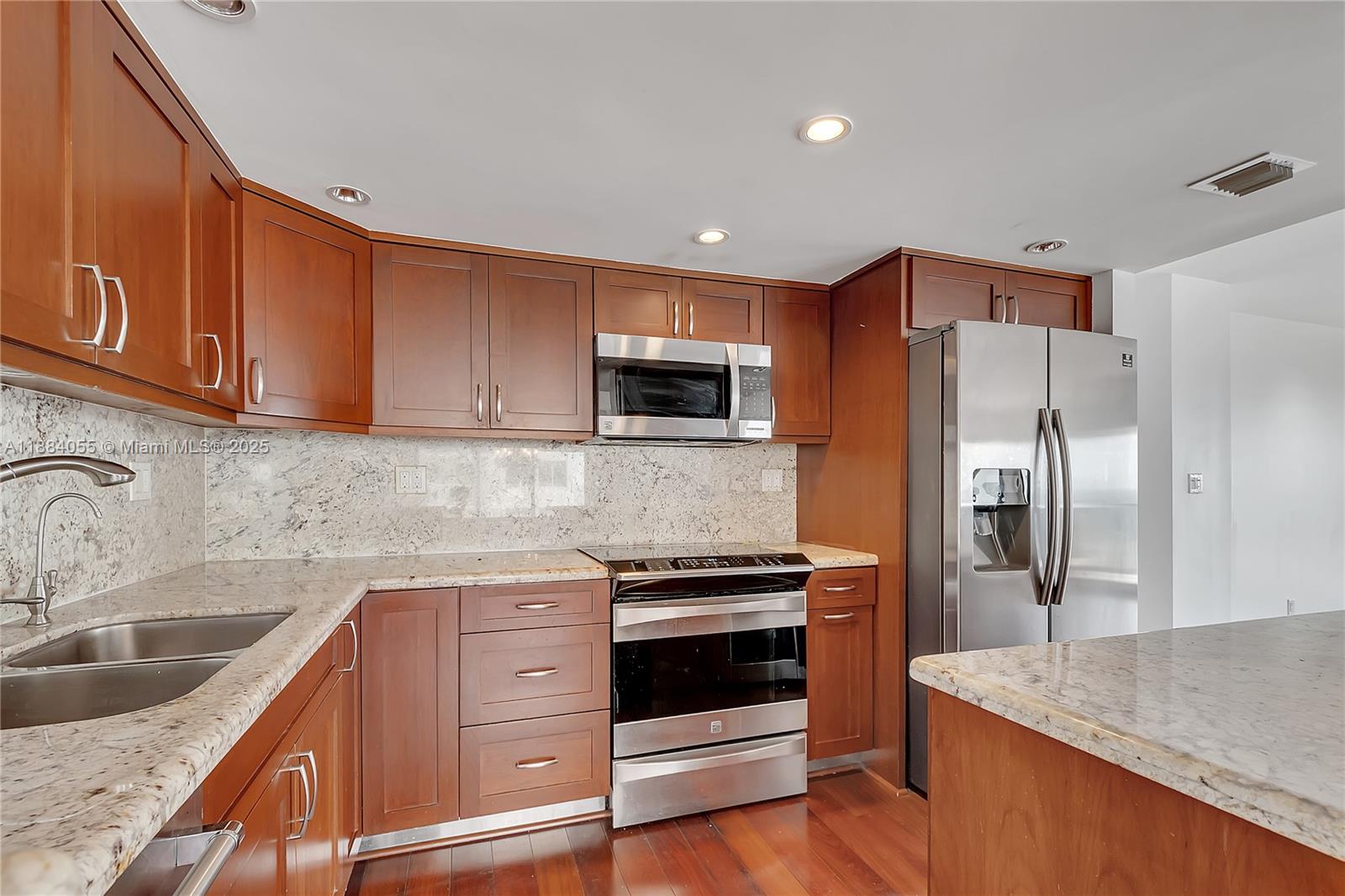 GALERIA CONDO - Residential Lease