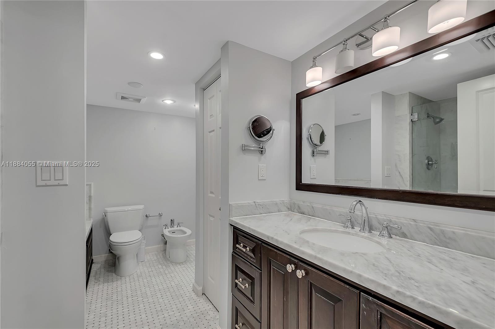 GALERIA CONDO - Residential Lease