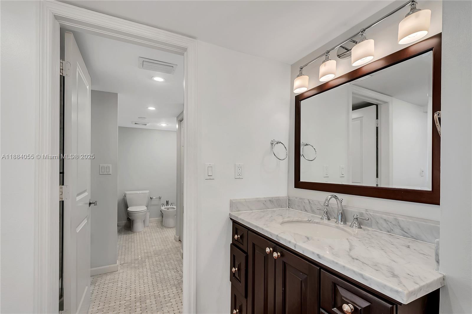 GALERIA CONDO - Residential Lease