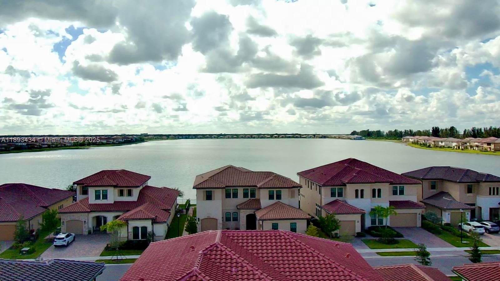 PARKLAND BAY - Residential