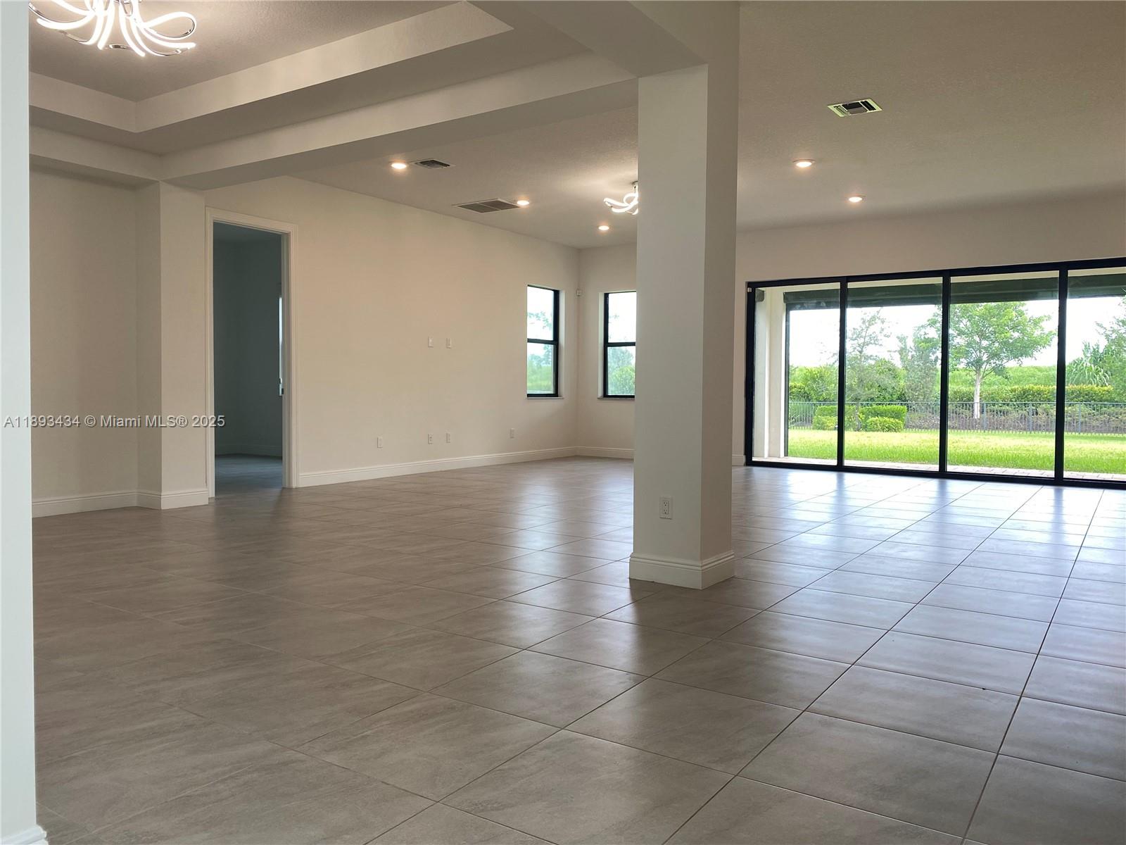 PARKLAND BAY - Residential