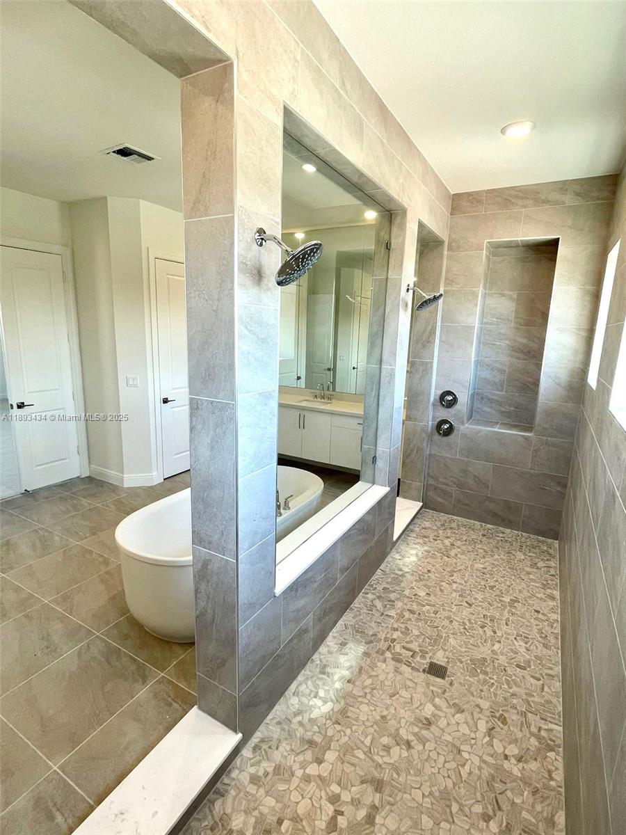 PARKLAND BAY - Residential