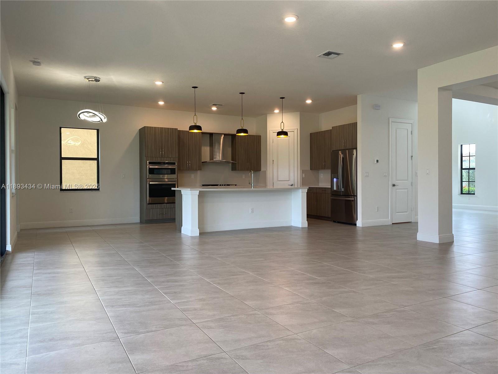 PARKLAND BAY - Residential