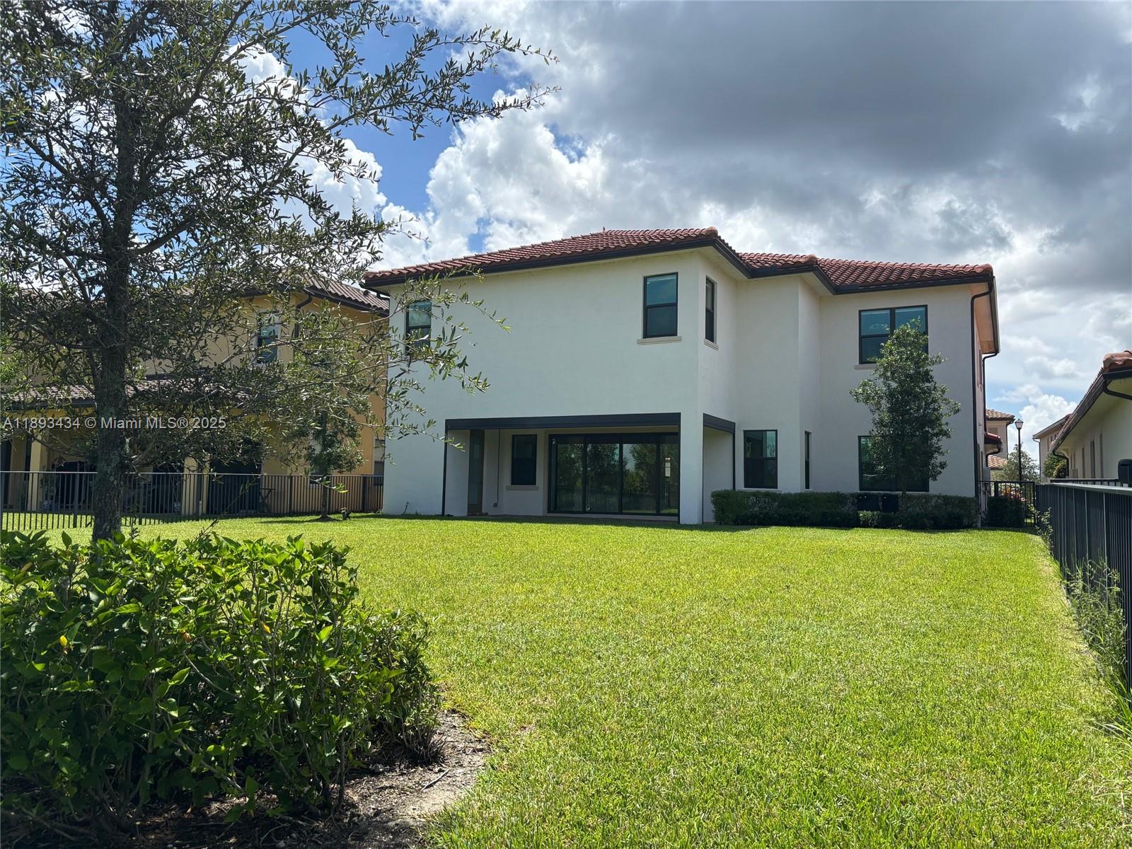 PARKLAND BAY - Residential