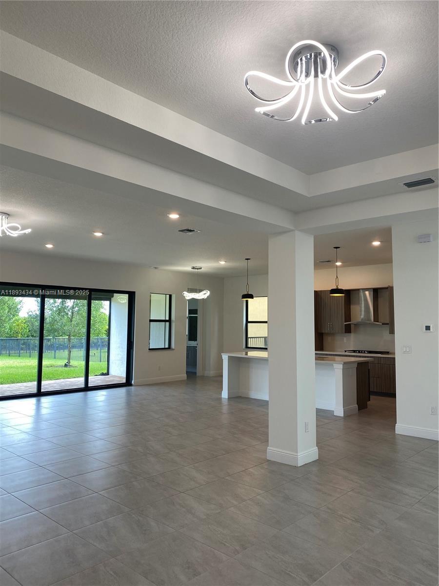 PARKLAND BAY - Residential