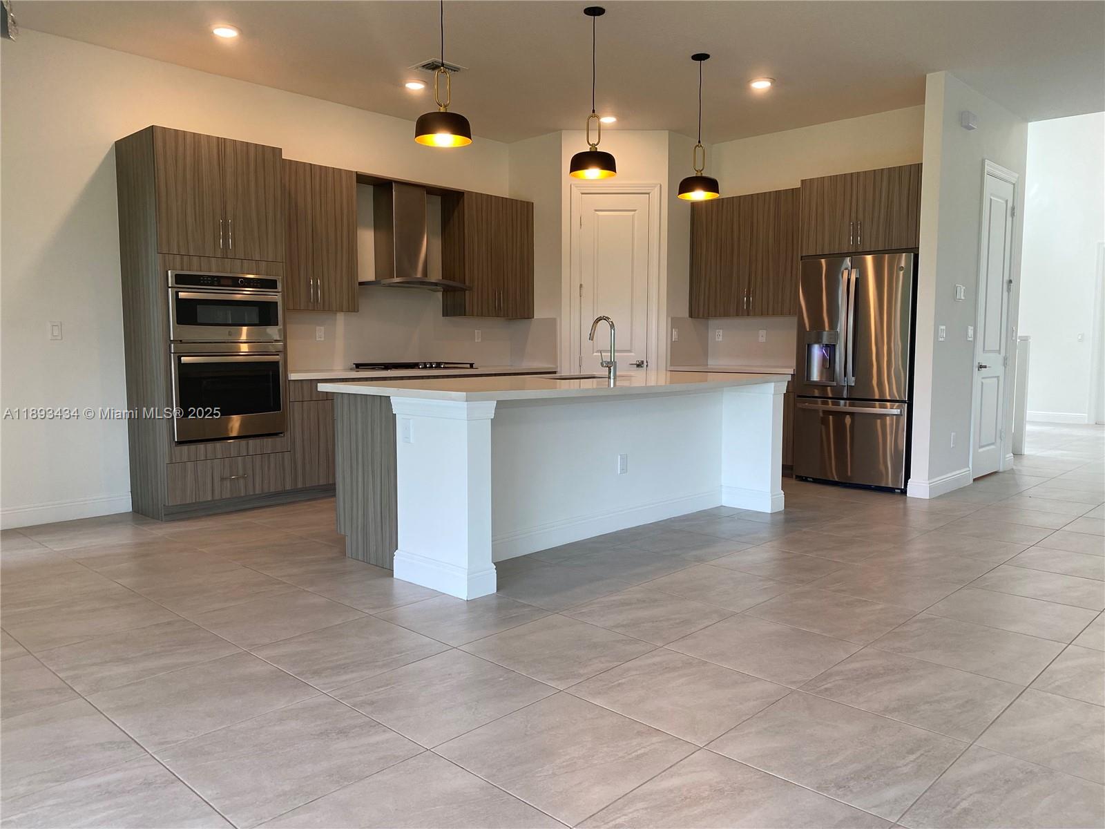 PARKLAND BAY - Residential