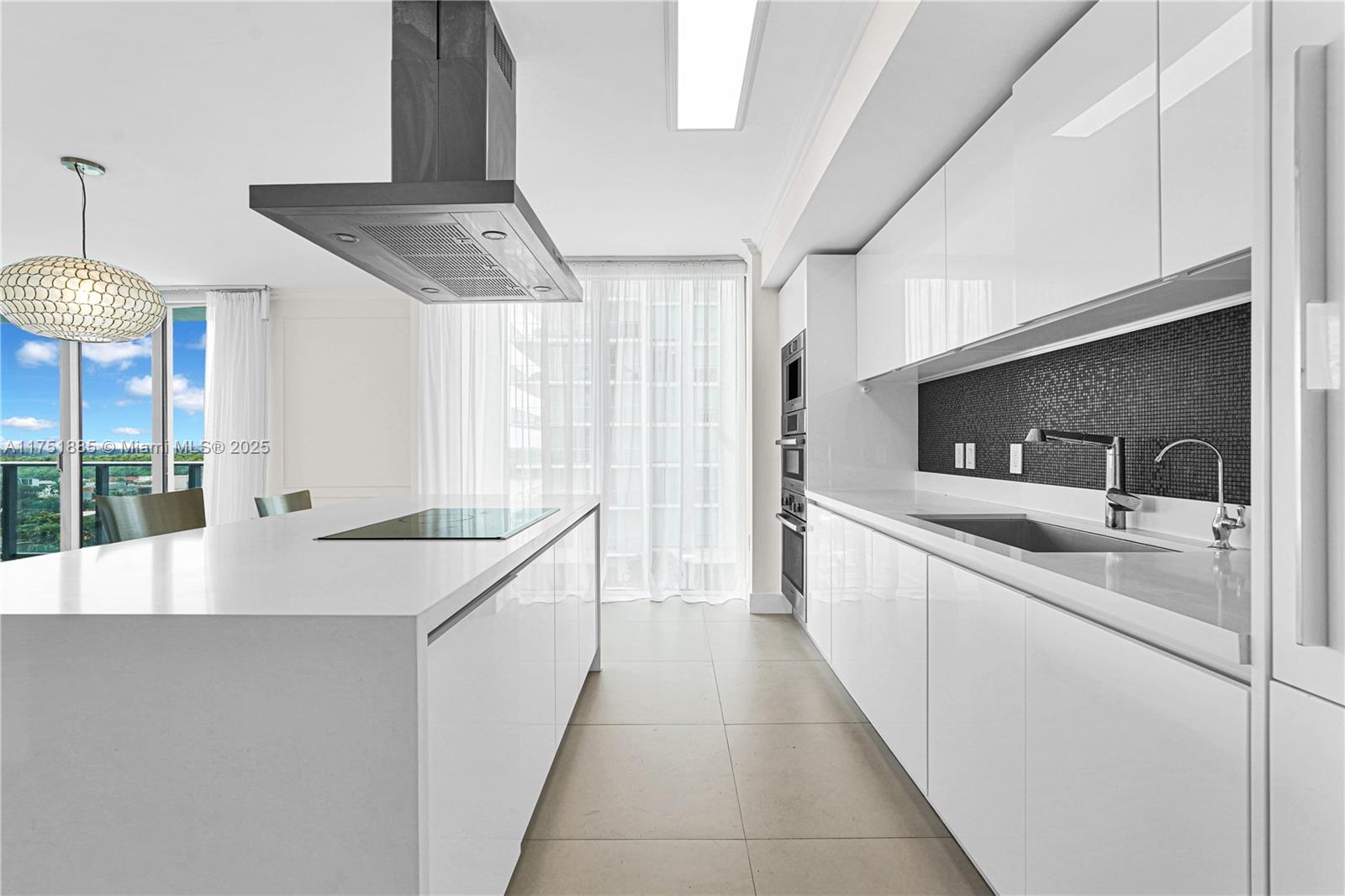 300 sunny isles 808