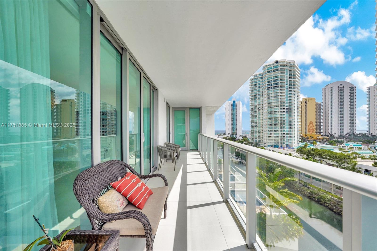 300 sunny isles 808