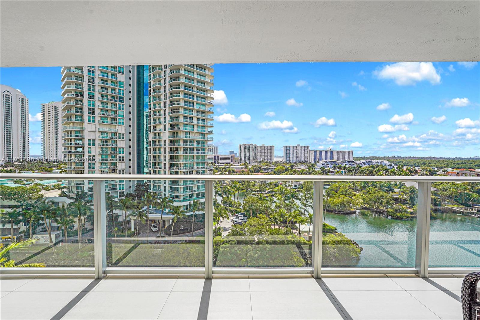 300 sunny isles 808