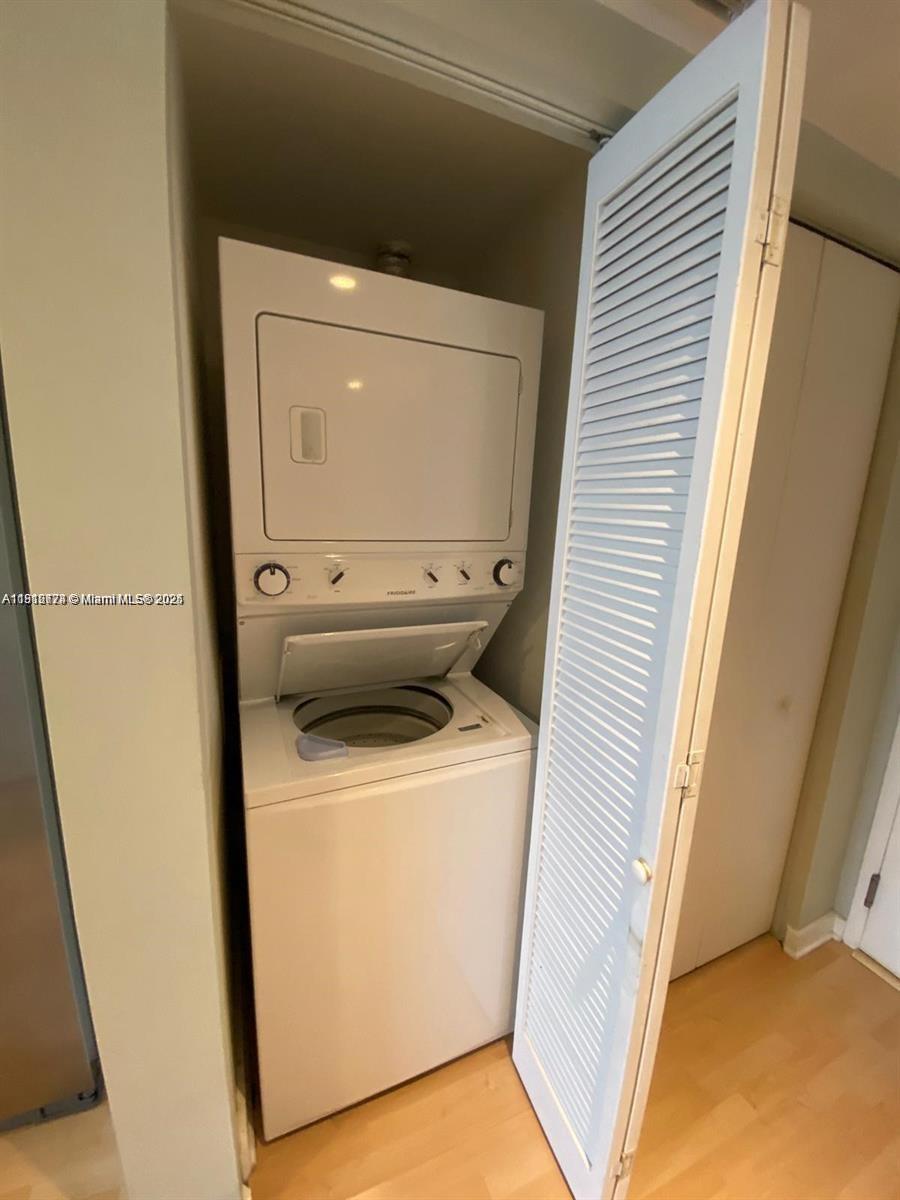 185 SW 7th St 3306