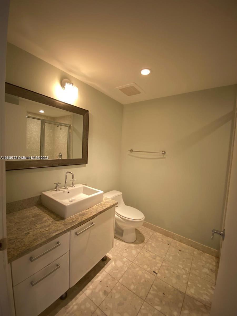 185 SW 7th St 3306