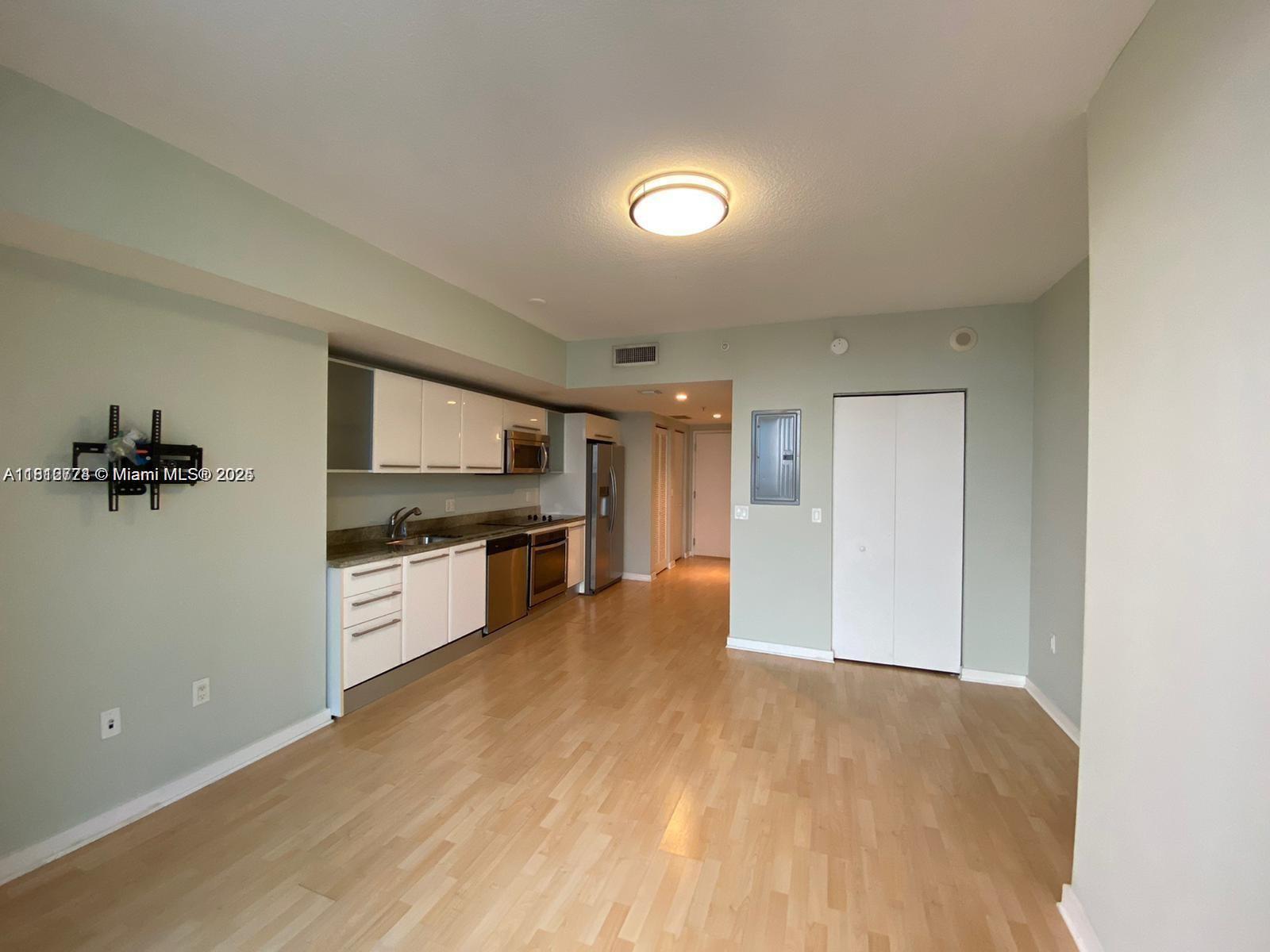 185 SW 7th St 3306