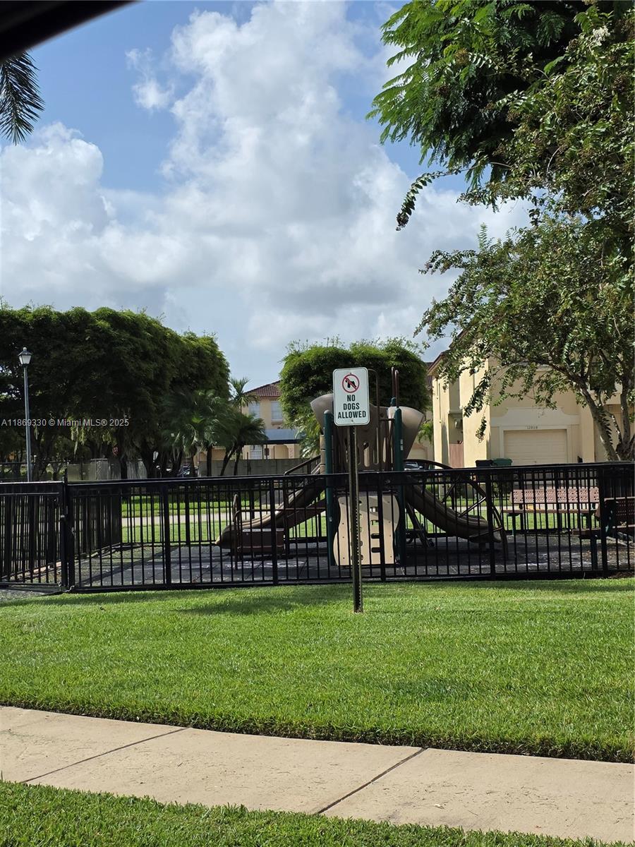 COURTS AT TUSCANY - Residential