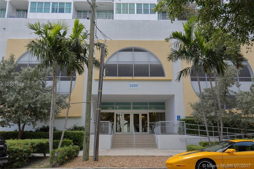 1/1 + Den with high ceilings. Nice city and partial bay views with a nice balcony. Kitchen with granite countertops, stainless steel appliances, washer and dryer in unit, 10 foot high ceilings, new laminate floor. W&D in unit, 1 assigned covered garage parking space. Modern building centrally located in the Edgewater area and near the Miami International School of Art & Design, Miami Dade College, Omni. 10 mins from Miami Beach, Downtown, Port, Brickell and More.