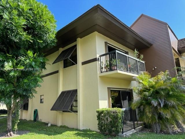 UPDATED 2 BEDROOM 2 BATHROOM CONDO AT KINGS CREEK WEST! FIRST FLOOR, OPEN KITCHEN WITH NEW APPLIANCES, TILE FLOOR THROUGHOUT, NEW BEDROOM FLOORS, FRESHLY PAINTED, OPEN BALCONY WITH GARDEN VIEW.WASHER AND DRYER IN THE UNIT. AMENITIES INCLUDED TENNIS COURTS, POOL AND CLUBHOUSE. PLENTY OF PARKING. CLOSE TO DADELAND MALL, RESTAURANTS, BAPTIST HOSPITAL, U OF MIAMI, AND MAJOR EXPRESSWAYS. READY TO MOVE IN!