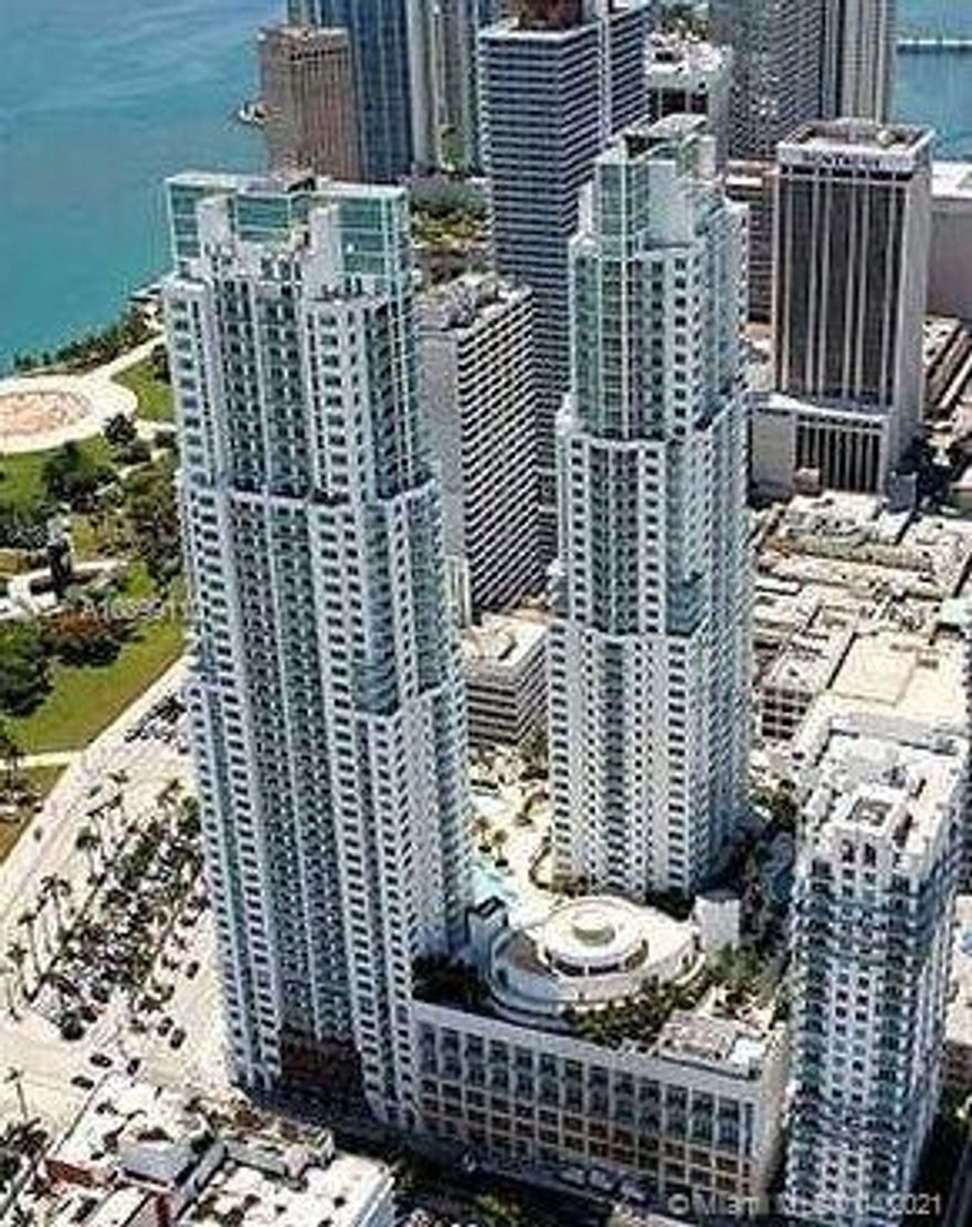 BIG APARTMENT  ONE BEDROOM / 1 BATHROOM
REAL WOOD FLOORS. LUXURIOUS BUILDING. COMFORTABLE ROOMS
5 POOLS, GYM, PARTIES ROOMS, BAR, BAY VIEW, IN FRONT OF BAYSIDE, ASSIGNED PARKING
RESTAURANTS, CVS, WALGREENS, Mc. DONALD'S NEAR BUILDING  
SECURITY 24/7. SEE PICTURES
REAL WOOD FLOORS RECENTLY INSTALLED.  NOT PLASTIC