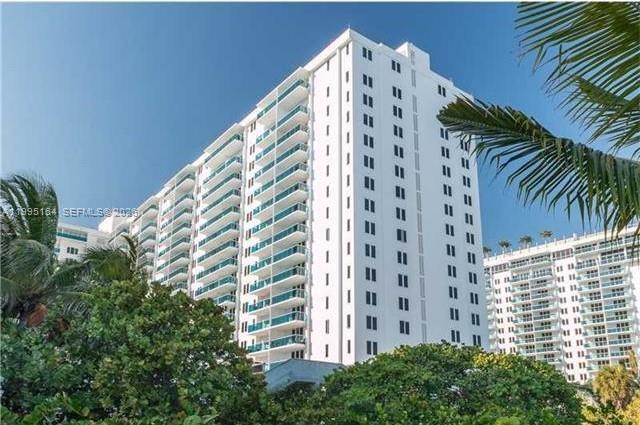 RONEY PALACE - Residential Lease