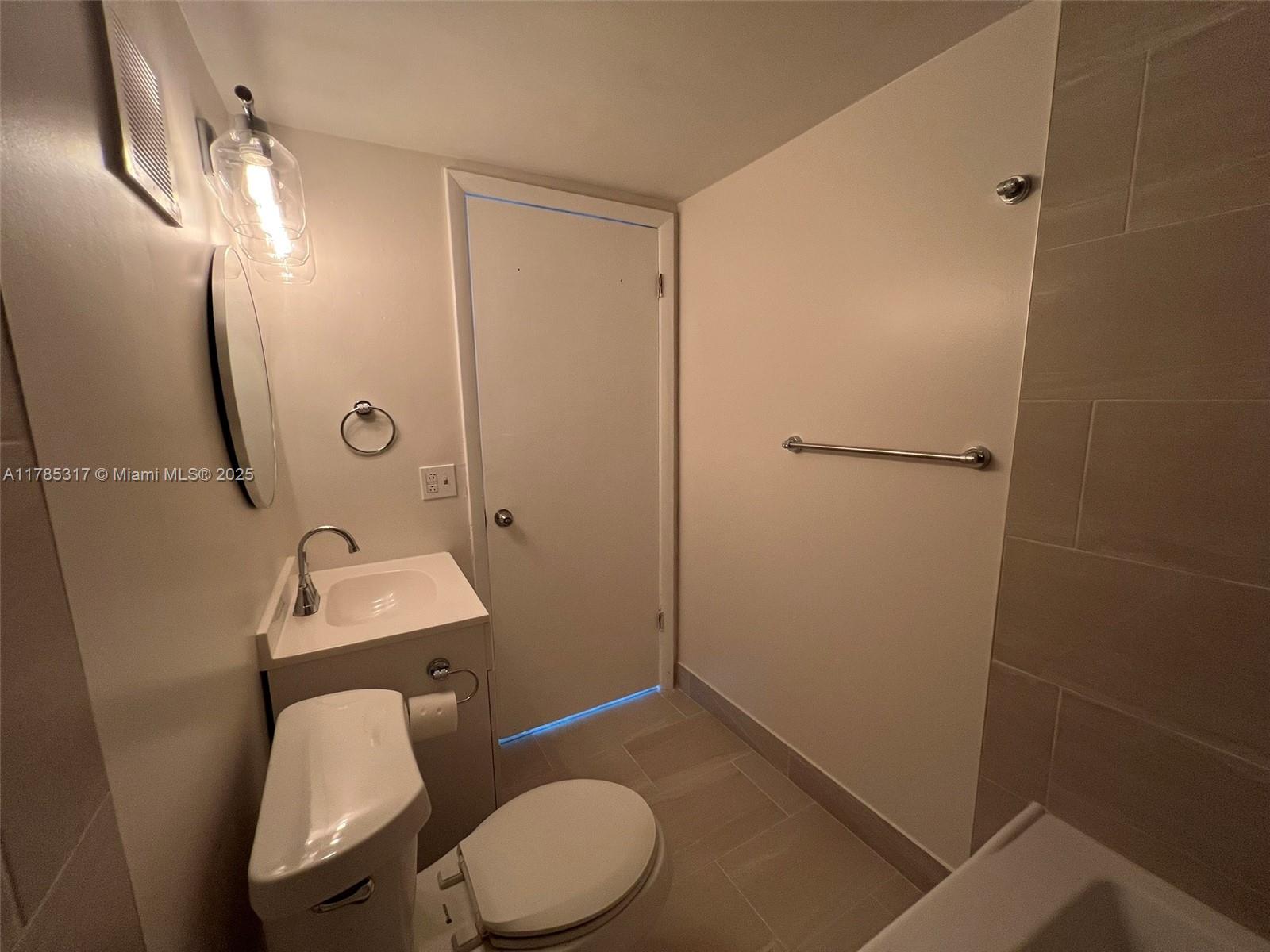 50 W 31st St 102