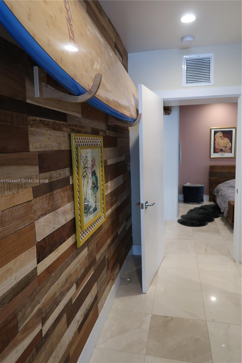 929 ON MICHIGAN CONDO - Residential Lease