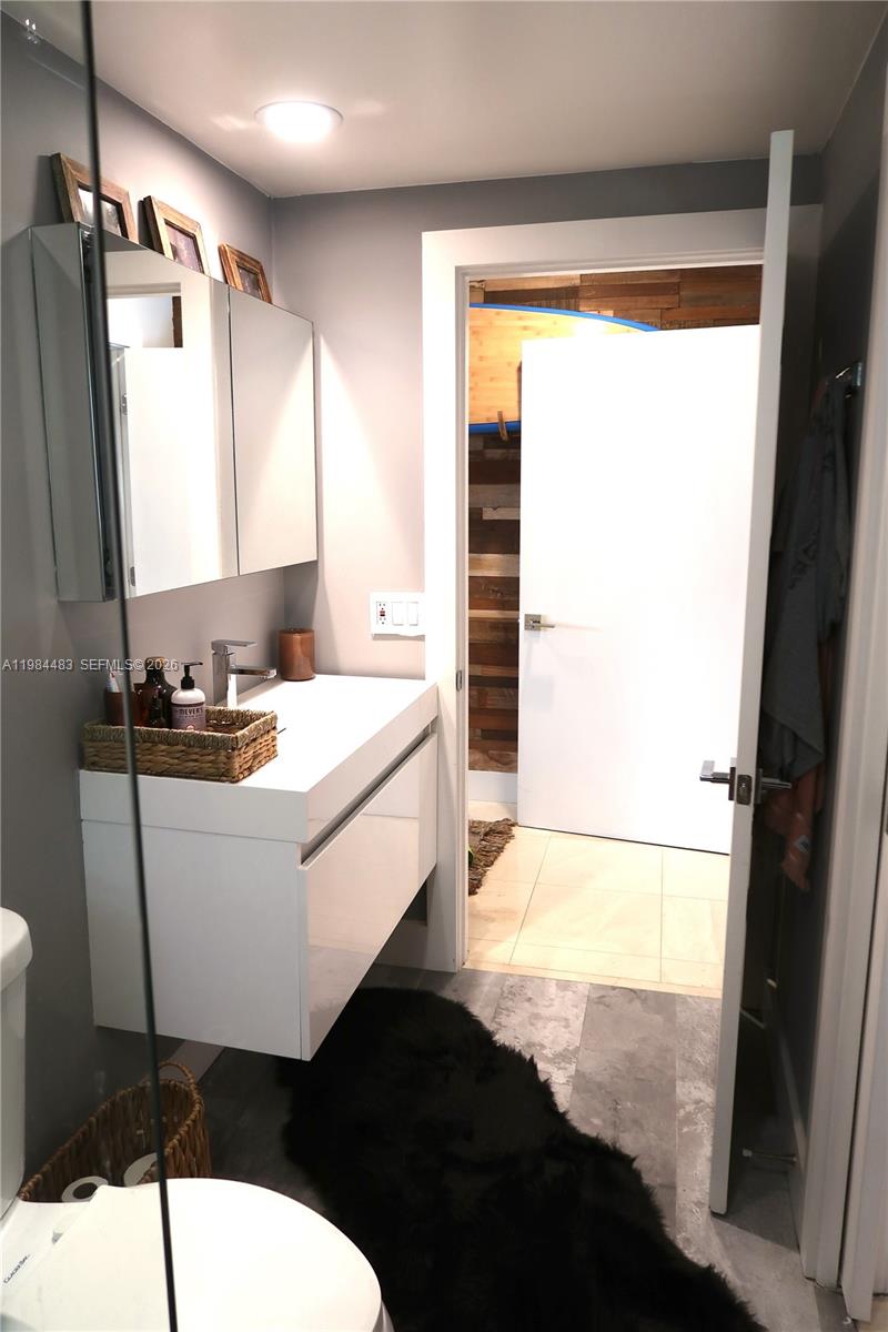 929 ON MICHIGAN CONDO - Residential Lease