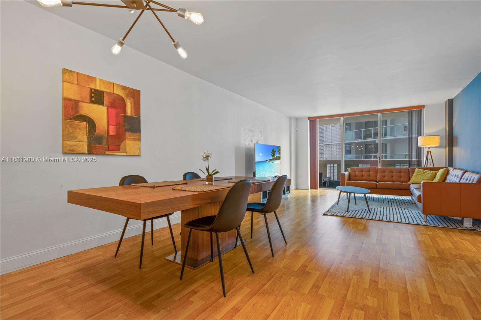 800 West Ave 636