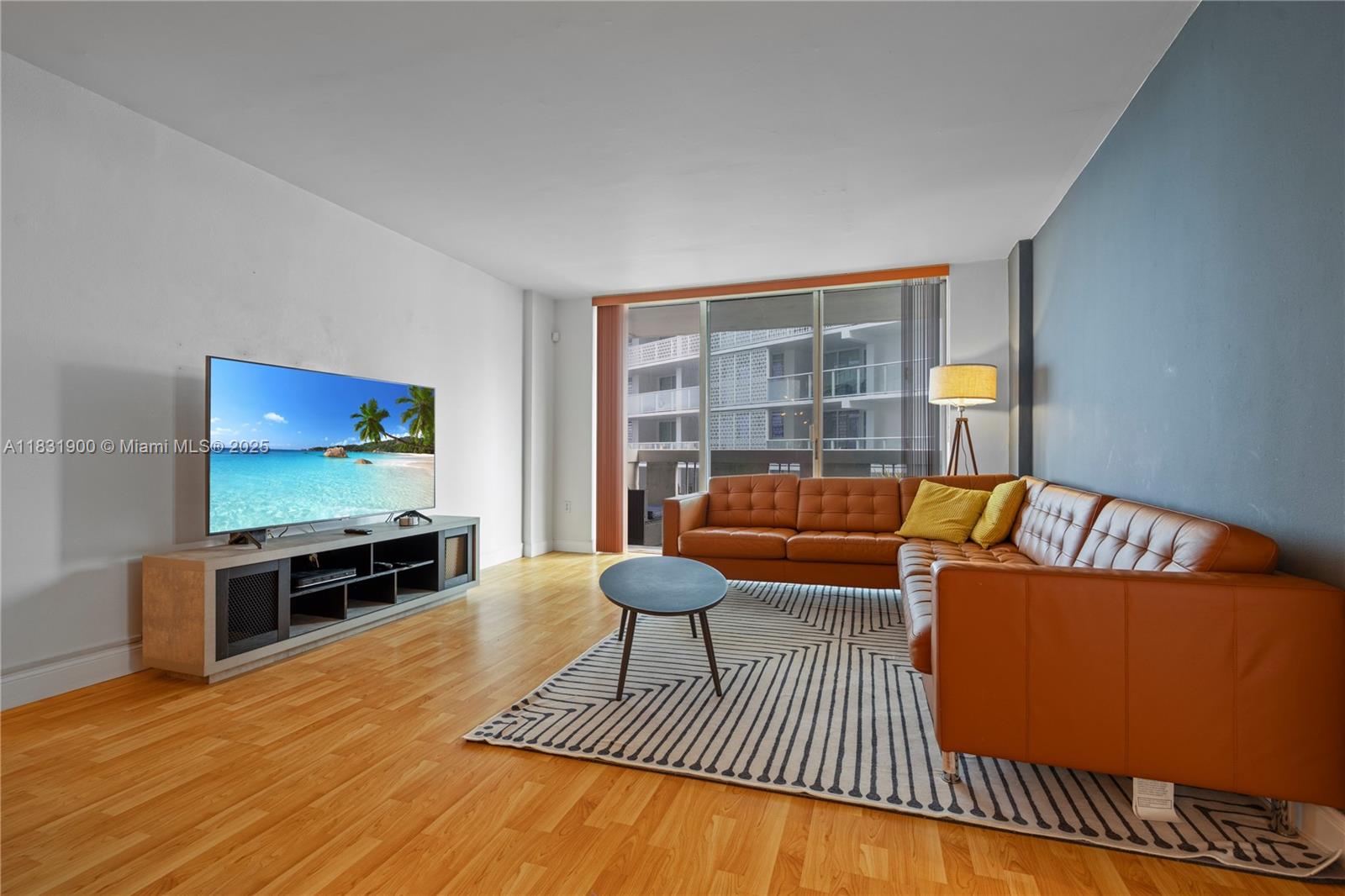 800 West Ave 636