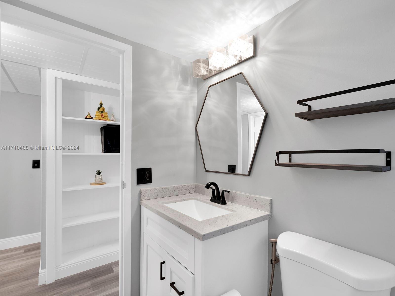 KINGS POINT SAXONY CONDOS - Residential