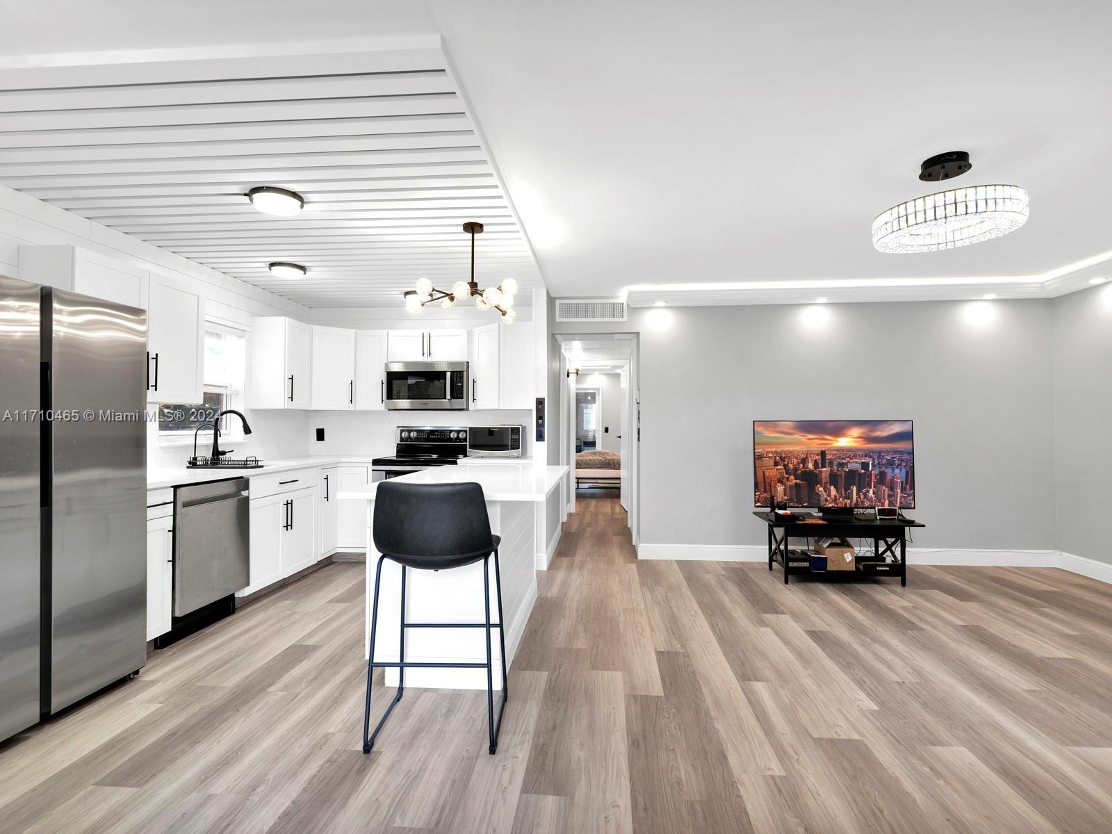 KINGS POINT SAXONY CONDOS - Residential