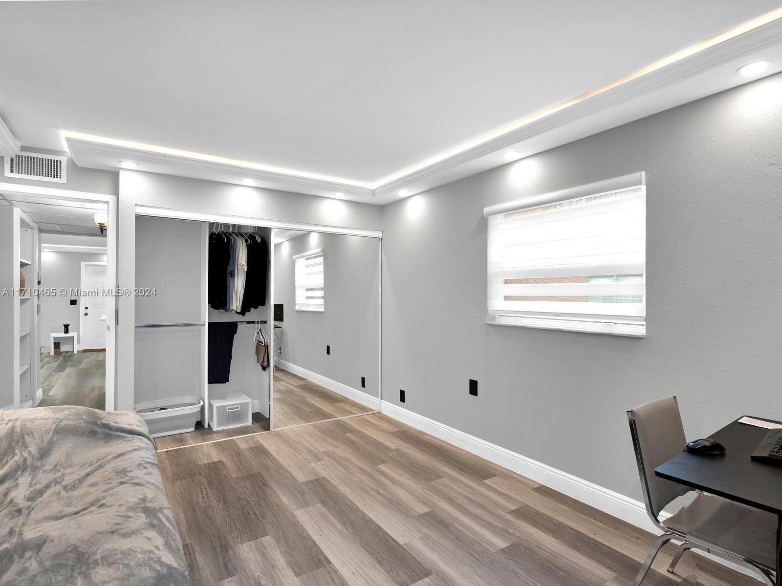 KINGS POINT SAXONY CONDOS - Residential