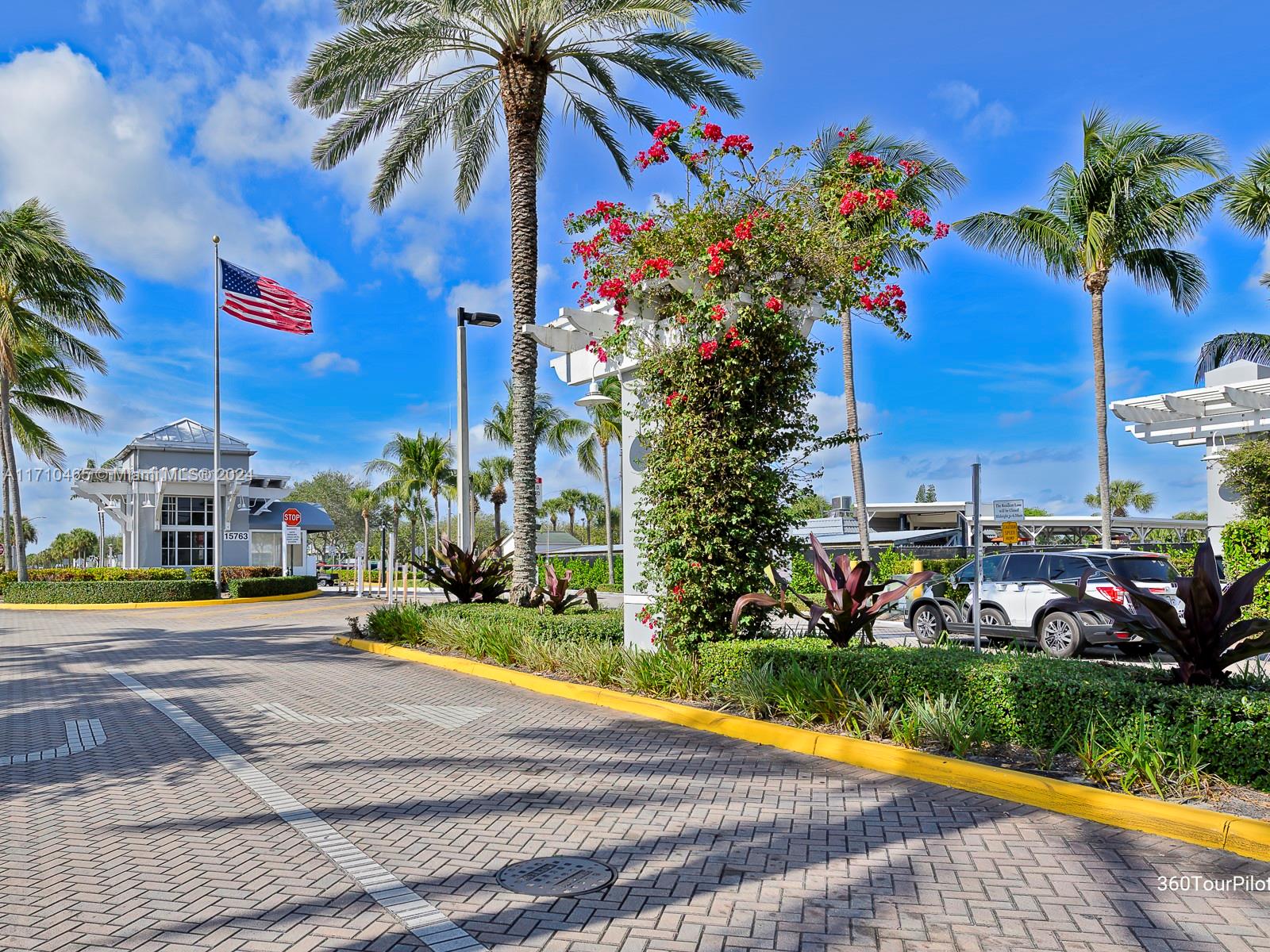 KINGS POINT SAXONY CONDOS - Residential