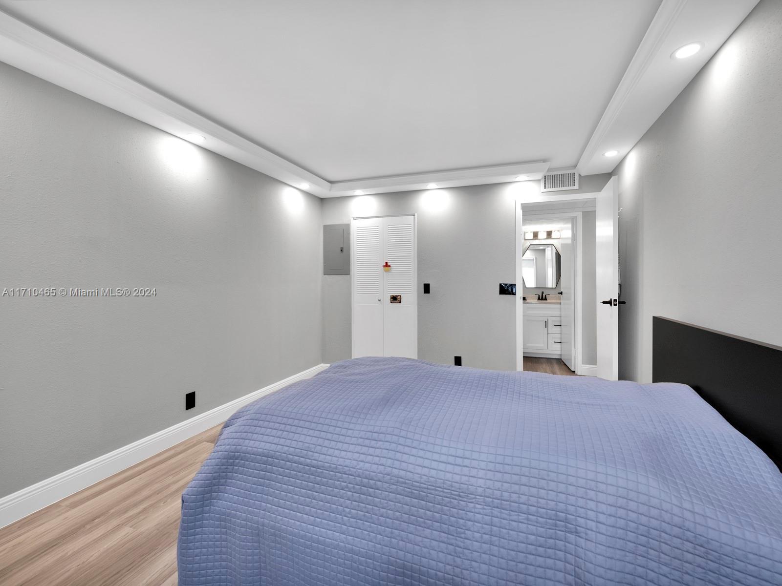 KINGS POINT SAXONY CONDOS - Residential