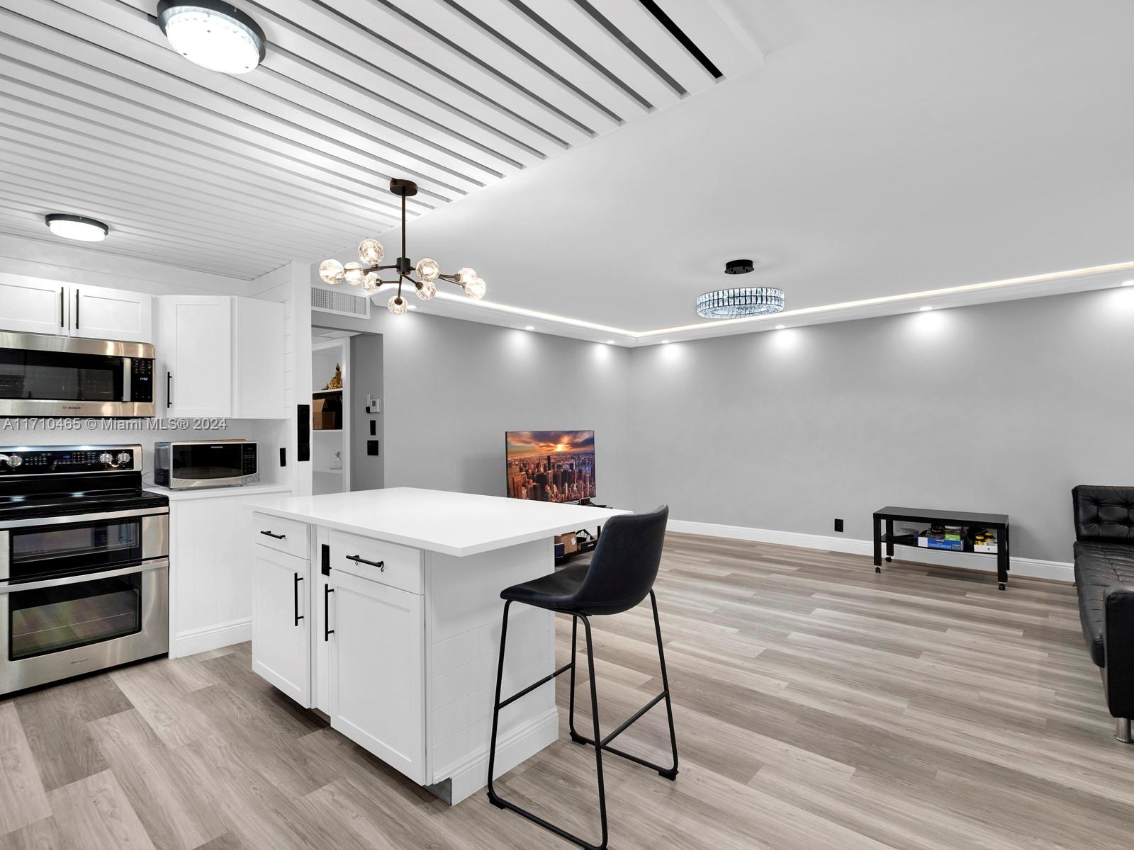 KINGS POINT SAXONY CONDOS - Residential