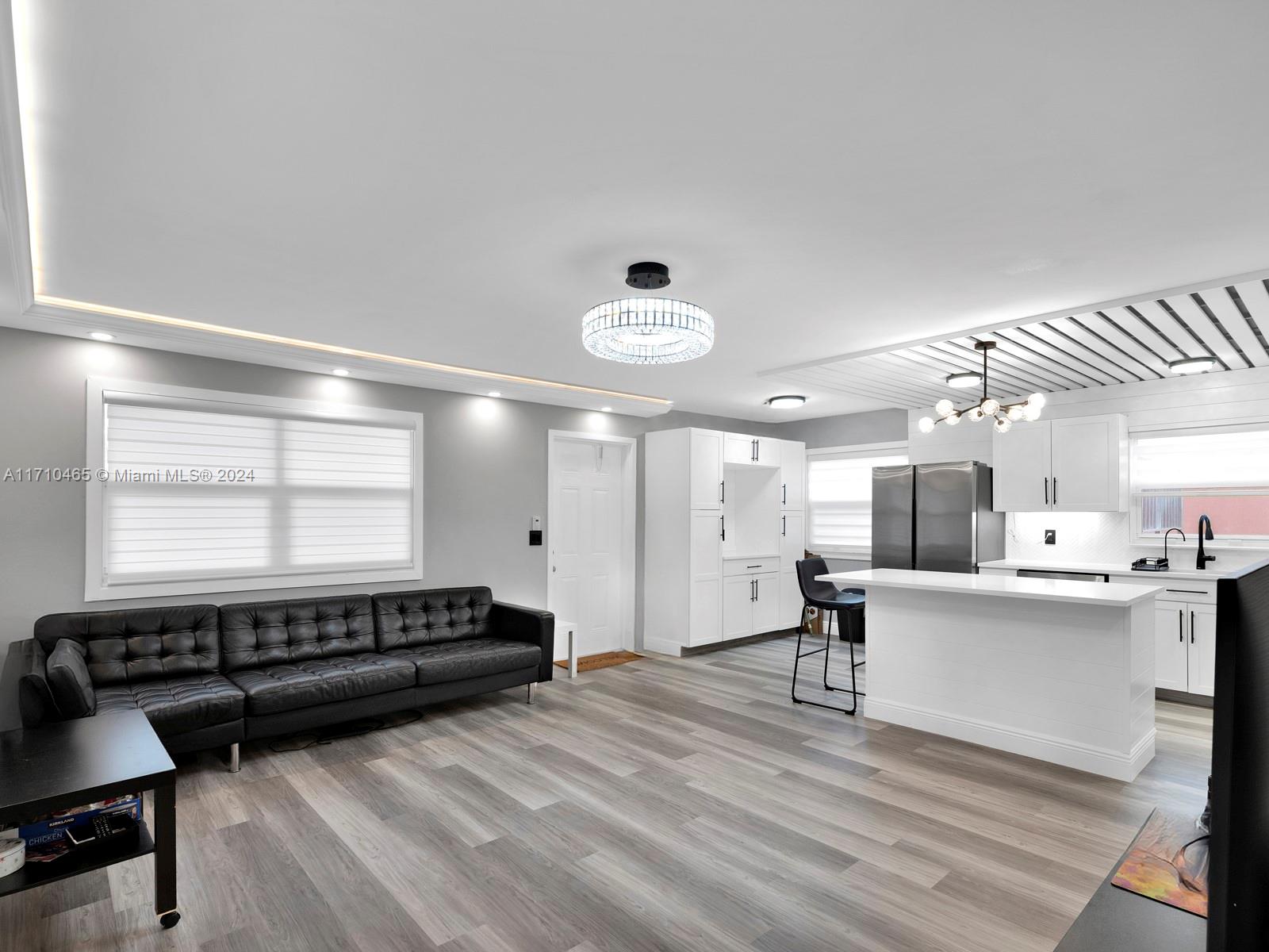 KINGS POINT SAXONY CONDOS - Residential