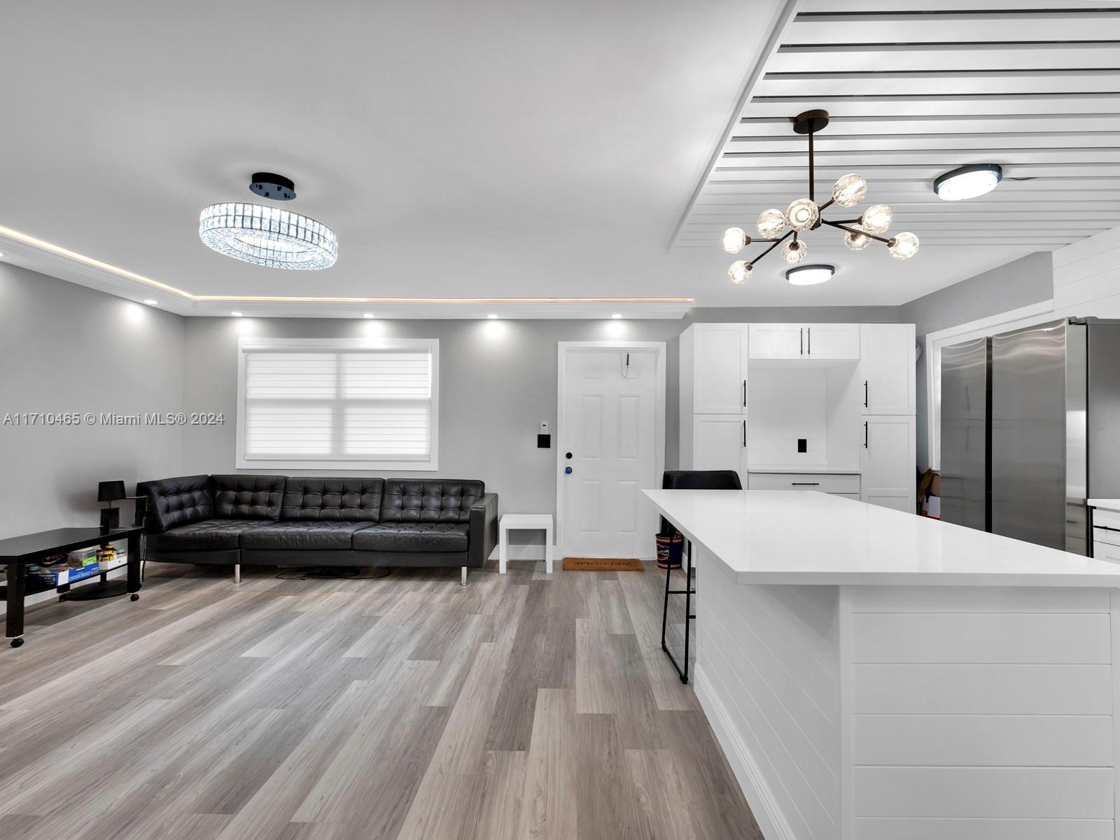 KINGS POINT SAXONY CONDOS - Residential