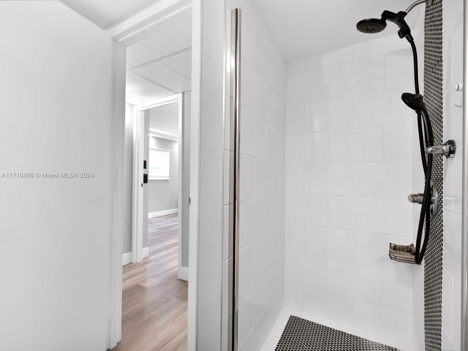 KINGS POINT SAXONY CONDOS - Residential