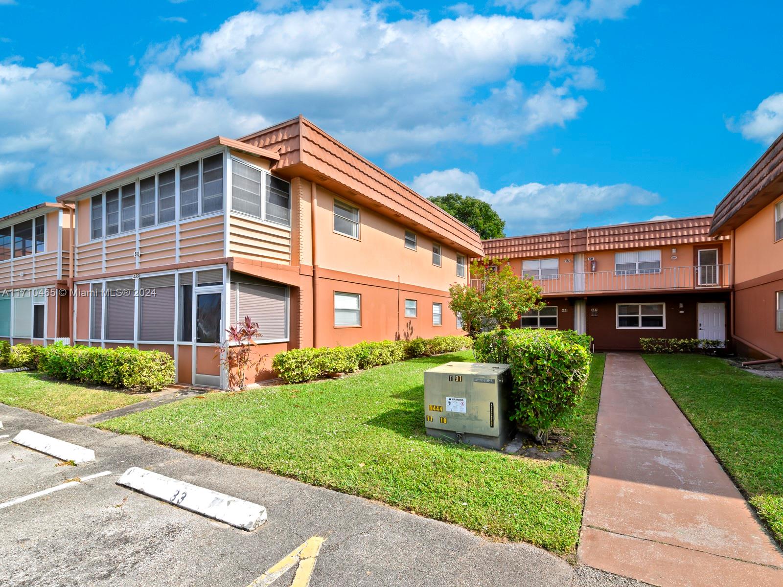KINGS POINT SAXONY CONDOS - Residential