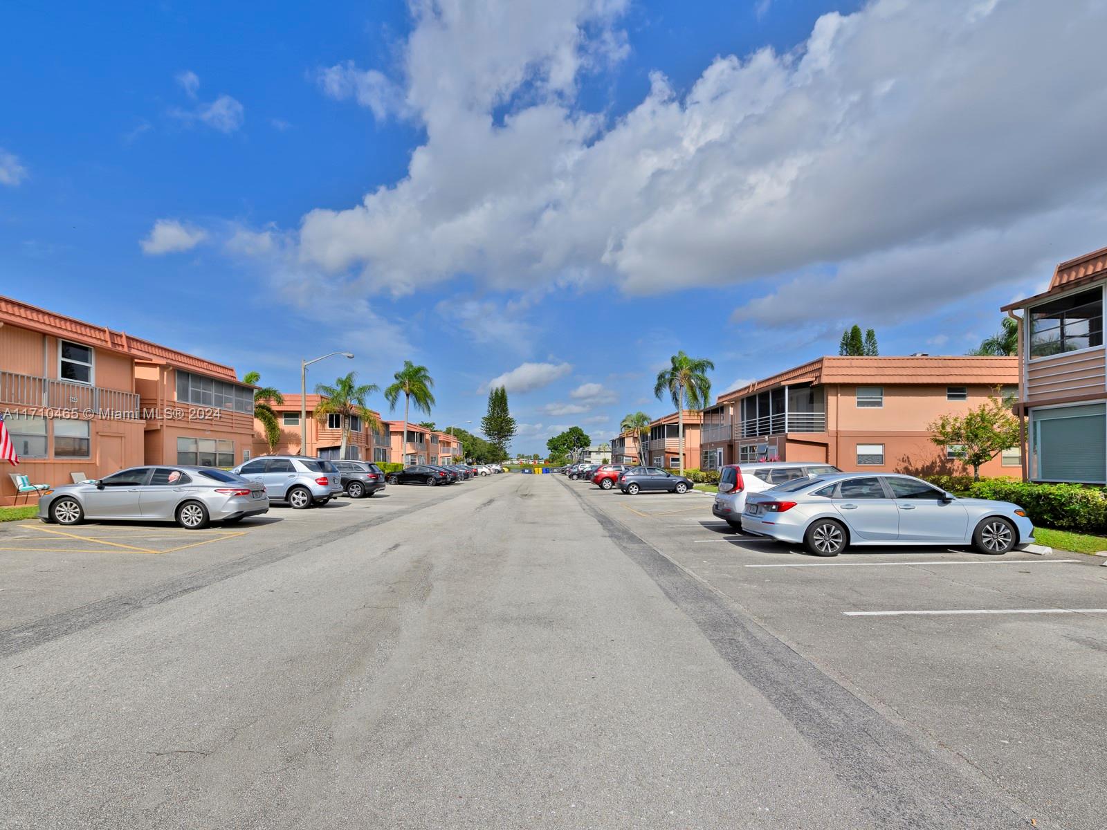 KINGS POINT SAXONY CONDOS - Residential