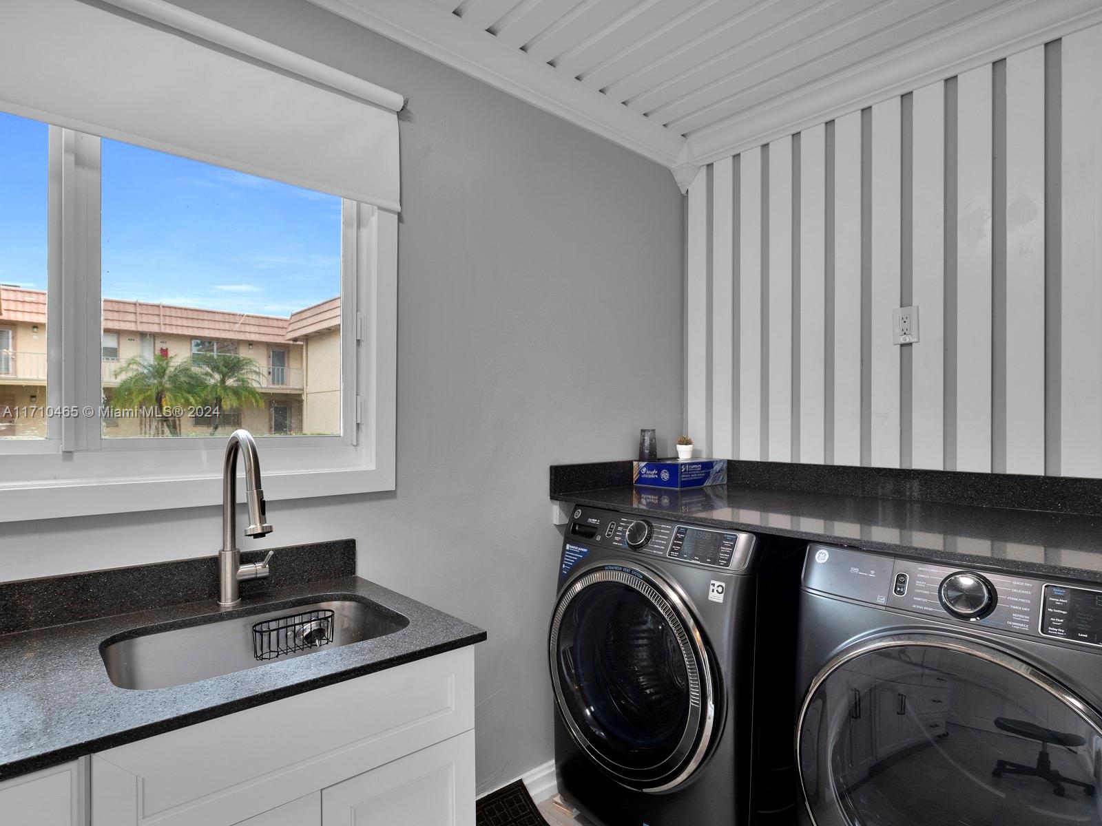 KINGS POINT SAXONY CONDOS - Residential