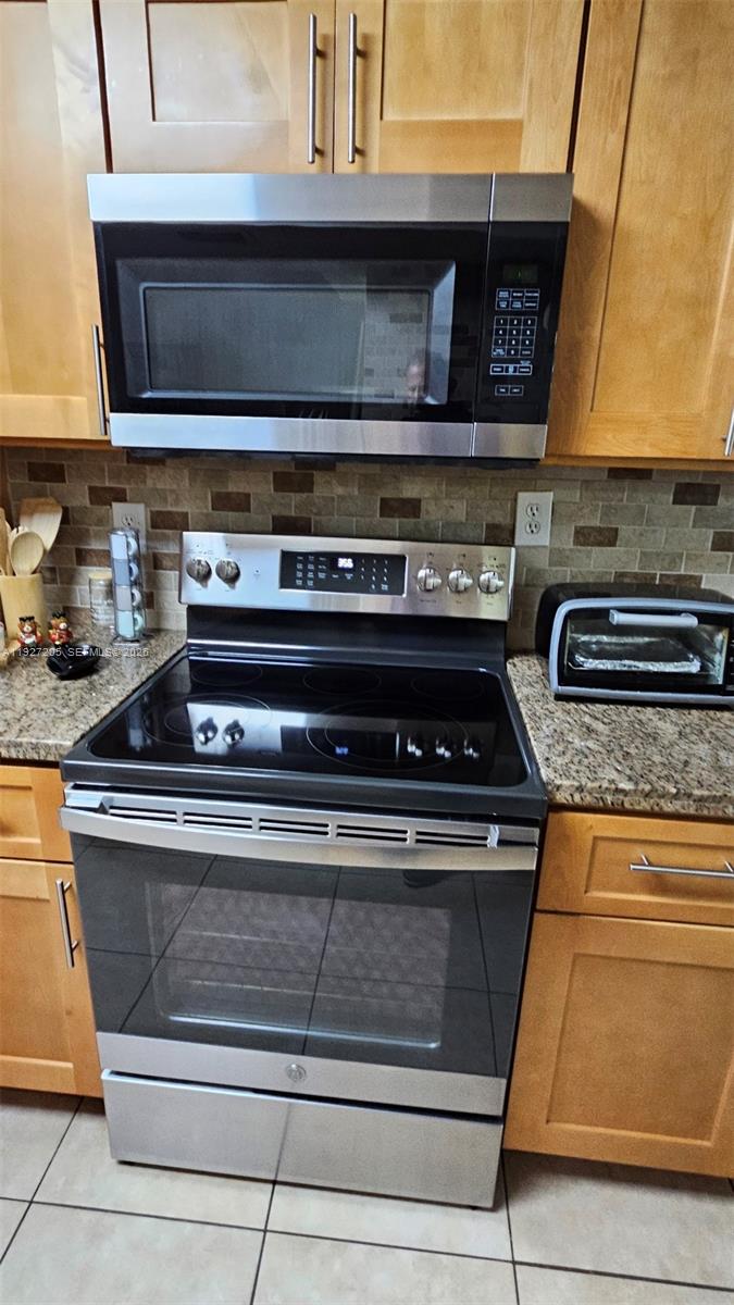 HOLLYWOOD GARDENS CONDOMI - Residential